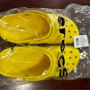 Brand New CROCS Women’s Size 8 / Men’s Size 6 Roomy Fit Color Lemon (Yellow)